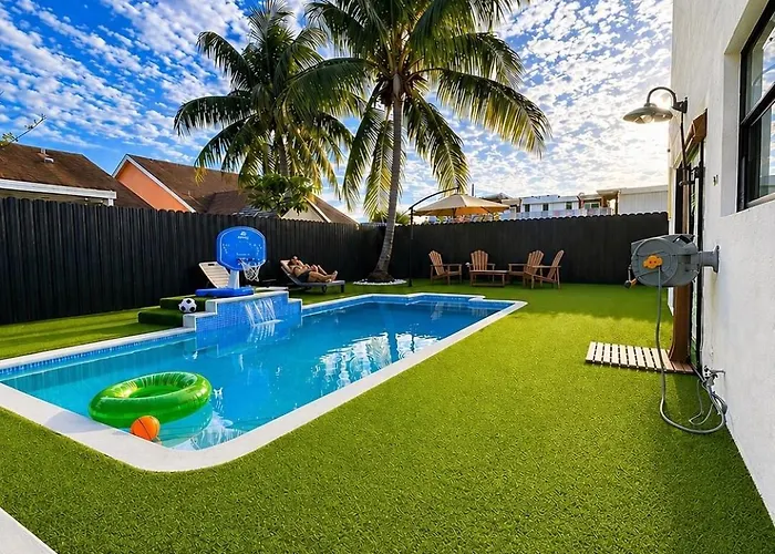 Casa Madrisqui Heated Pool Oasis 12 Guests Midway Keys & Miami